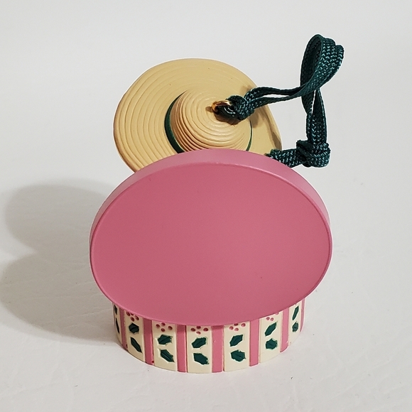 Avon Dress Up Christmas Ornament Hat Box White Cat Hat - Picture 3 of 6